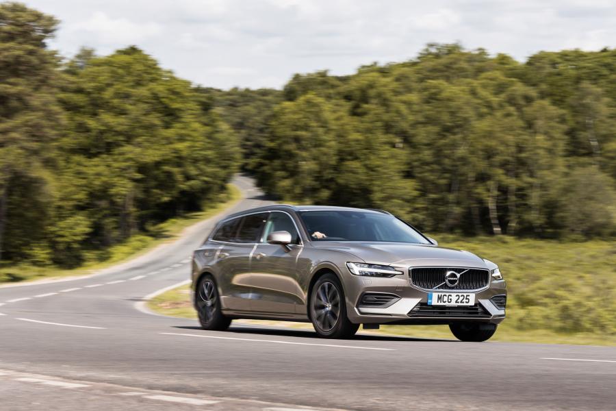  Volvo V60 D4 Momemtum 2018 года  (UK) (фото 33 из 40)